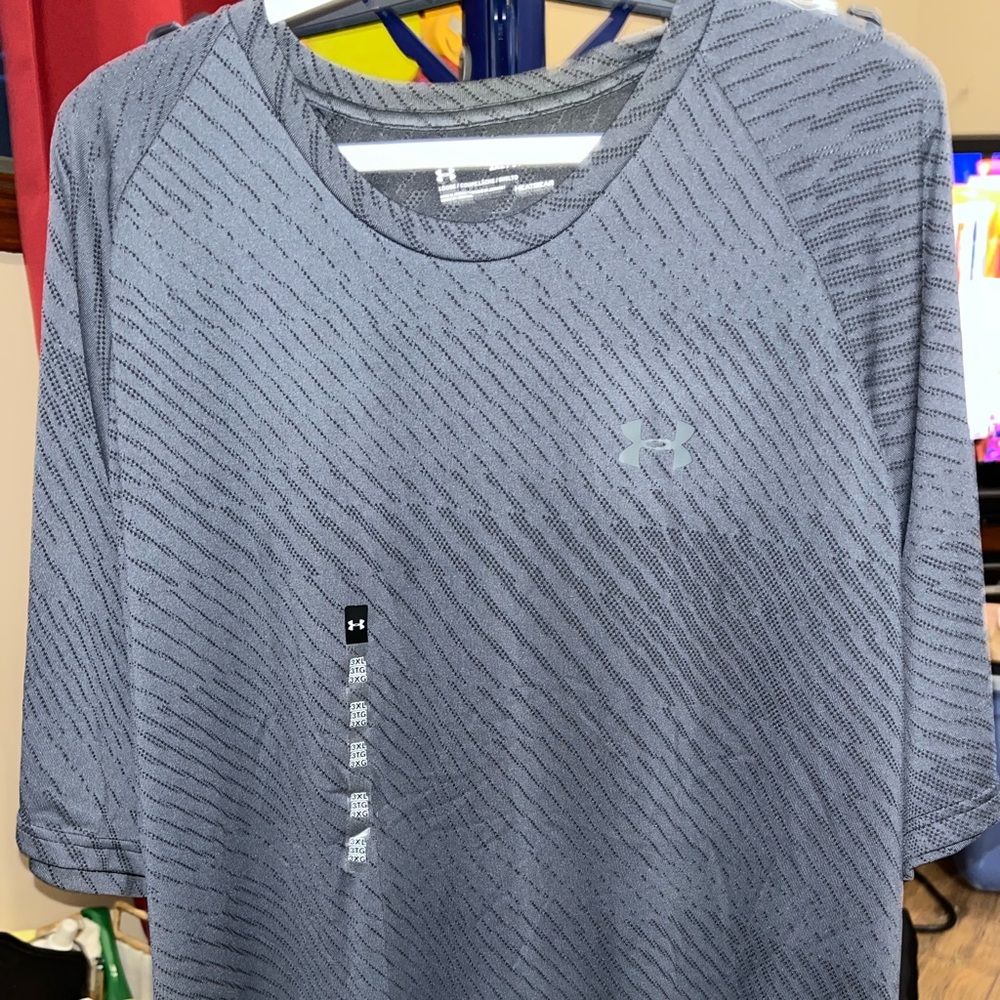 NWT Under Armour men’s shirt.